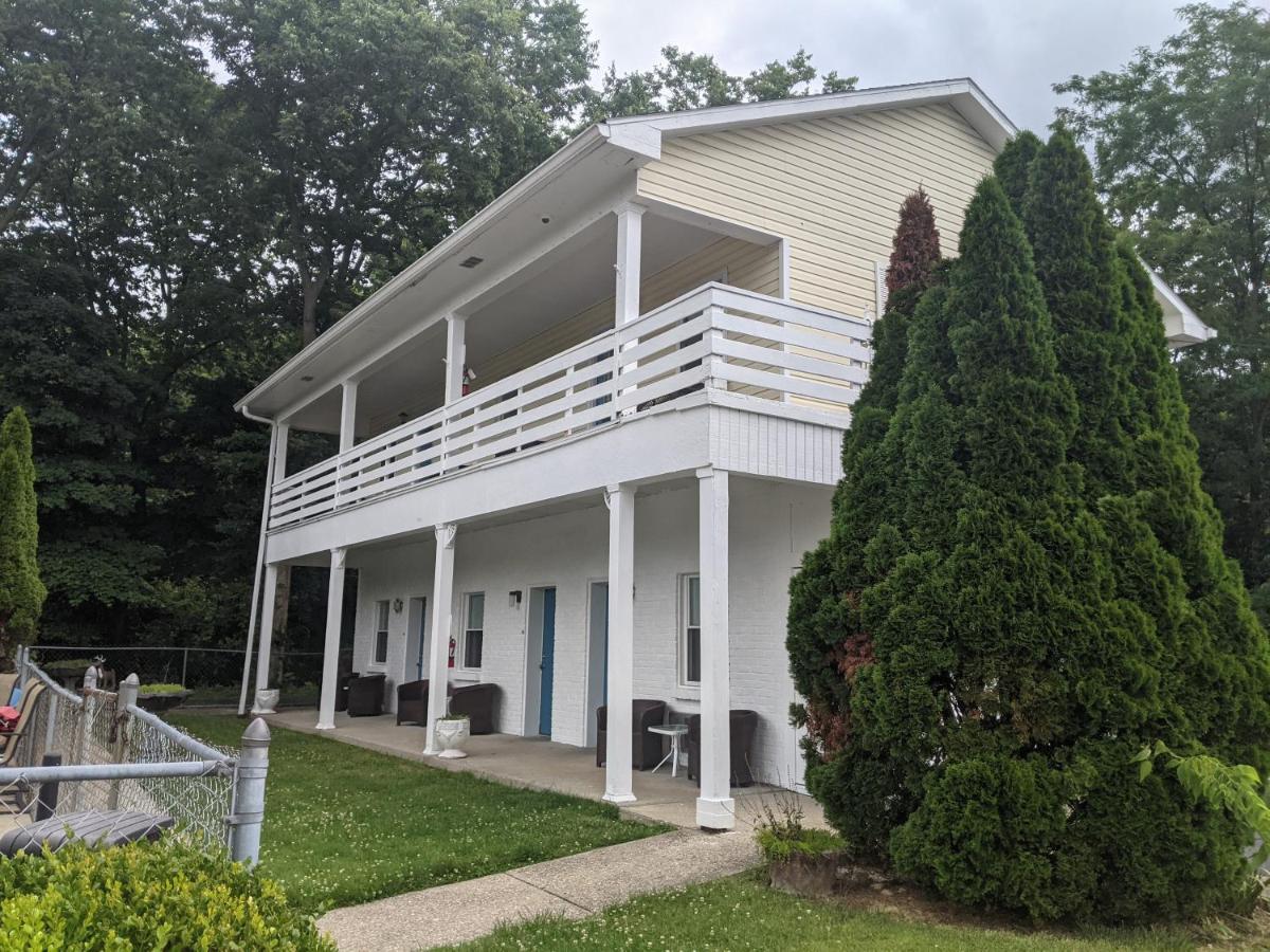 Riverboat Inn & Suites Madison Exterior photo