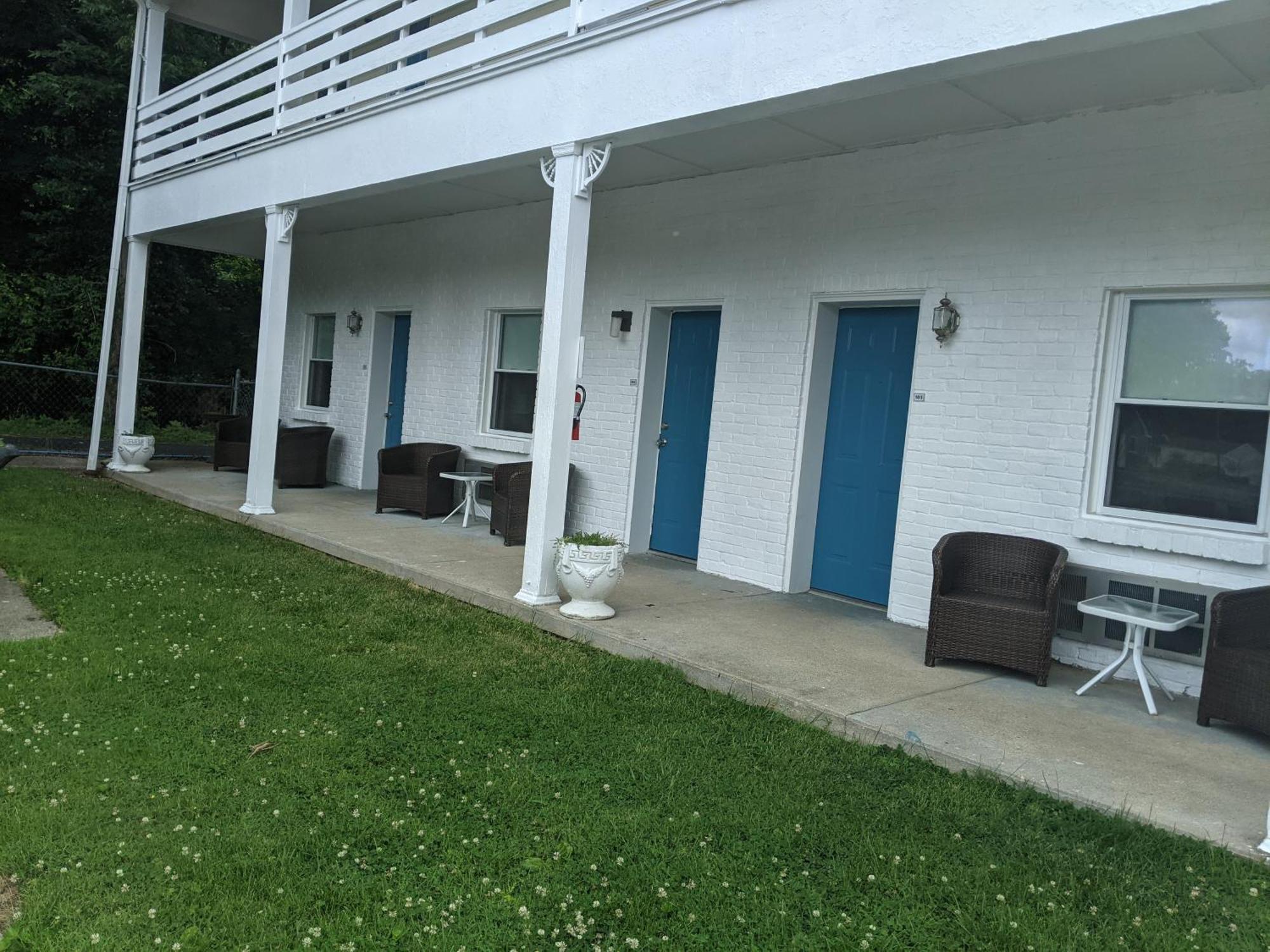 Riverboat Inn & Suites Madison Exterior photo