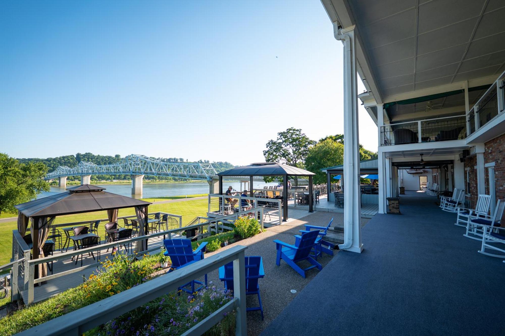 Riverboat Inn & Suites Madison Exterior photo