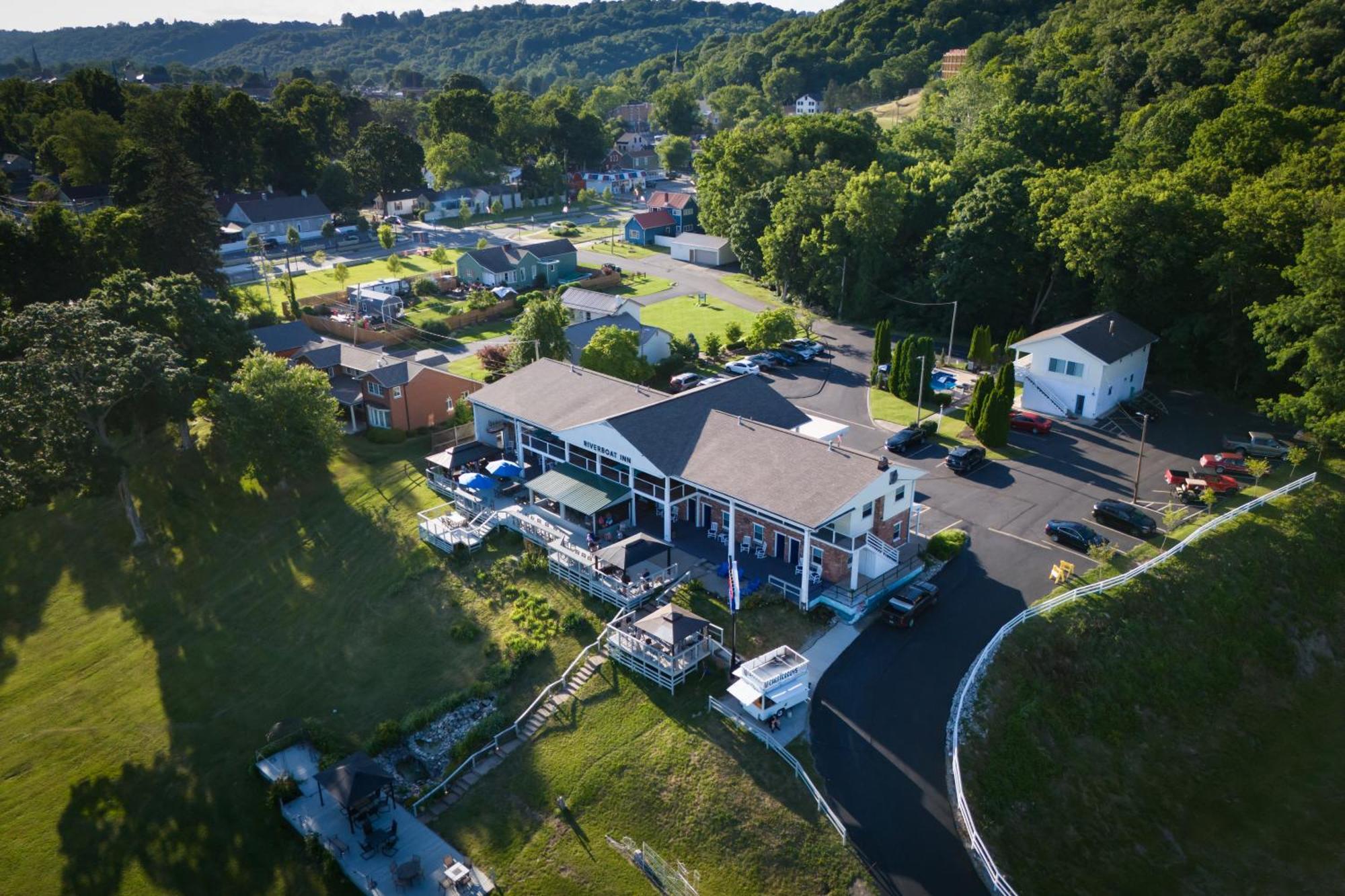 Riverboat Inn & Suites Madison Exterior photo