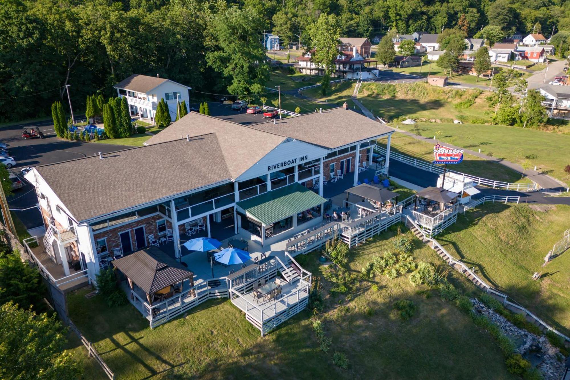 Riverboat Inn & Suites Madison Exterior photo