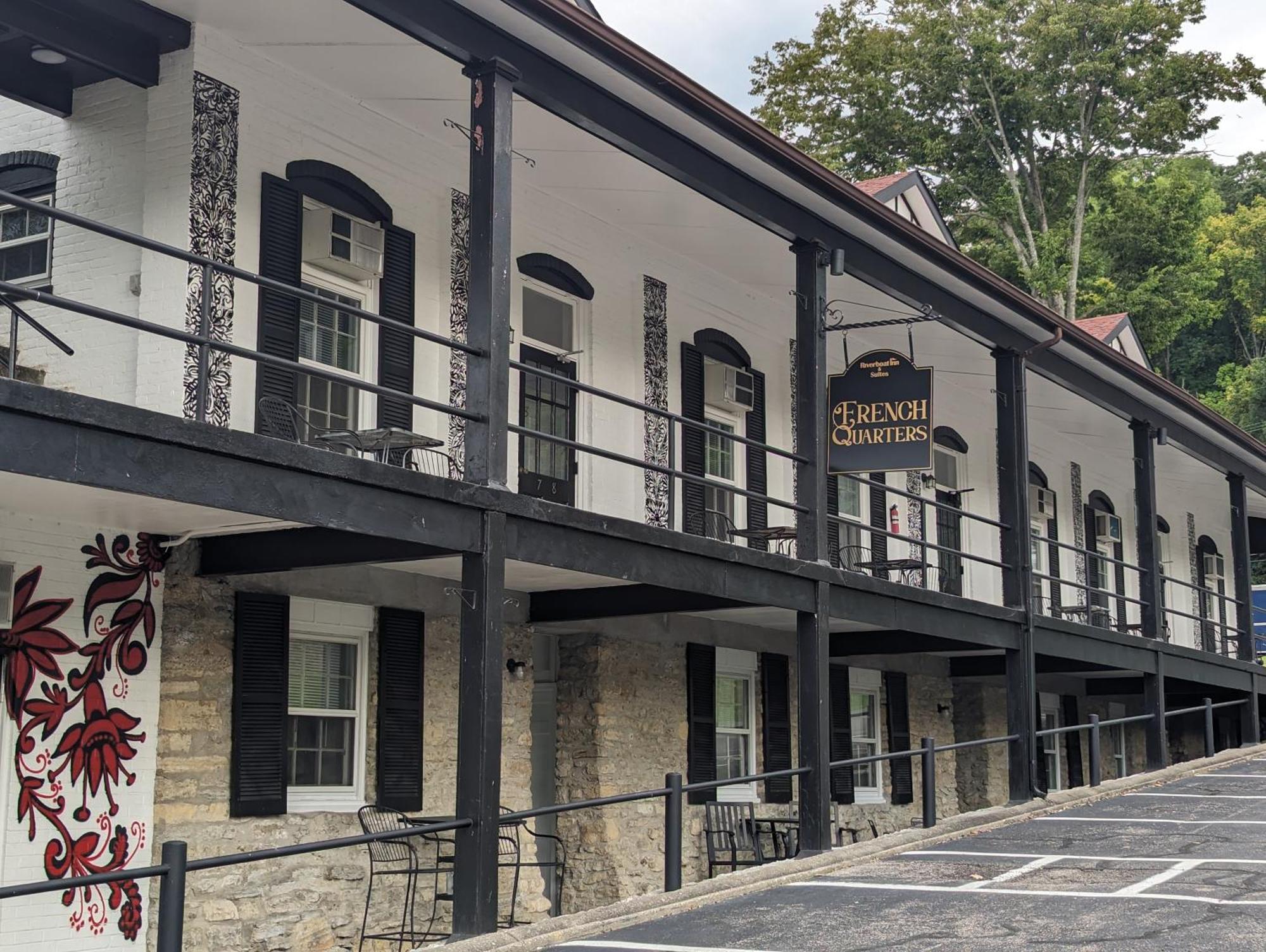 Riverboat Inn & Suites Madison Exterior photo